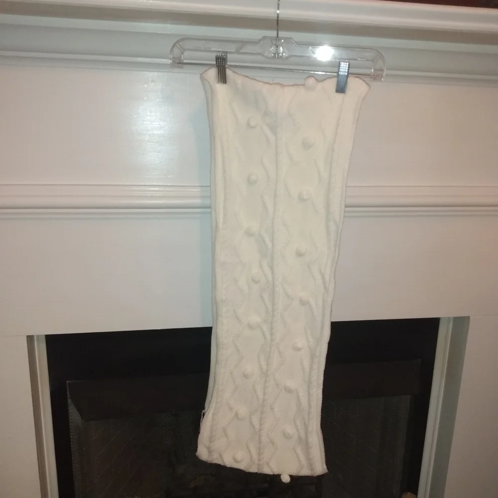 New York & Company  Cream chunky knit scarf